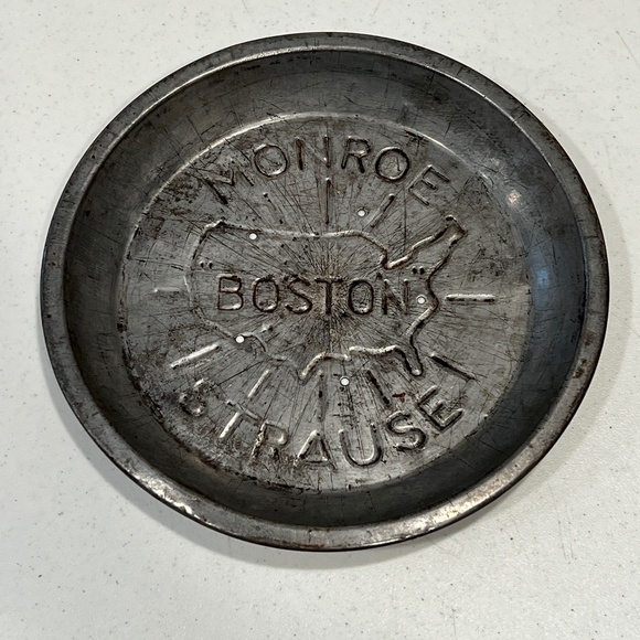 Vintage Monroe Boston Strause Metal Pie Pan Tin Rustic Farmhouse Country Kitchen - Picture 1 of 3